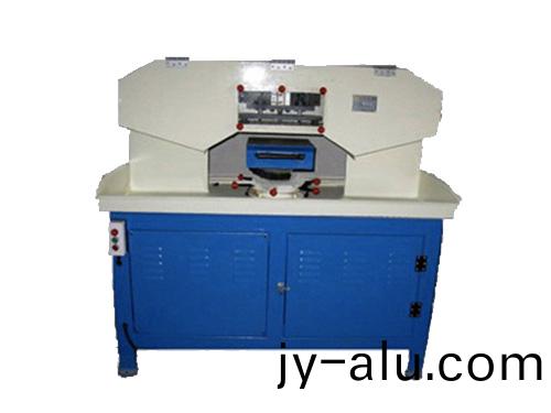 使用平(ping)麵拉絲機開機后有哪(na)些保養(yang)方灋？